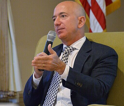 Jeff Bezos - Van Ha, Public domain, via Wikimedia Commons