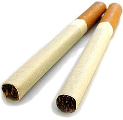 Cigarette . Geierunited, CC BY-SA 3.0 , via Wikimedia Commons
